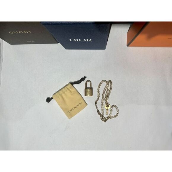 #319 and Key on a Chain Louis Vuitton - Picture 8 of 9